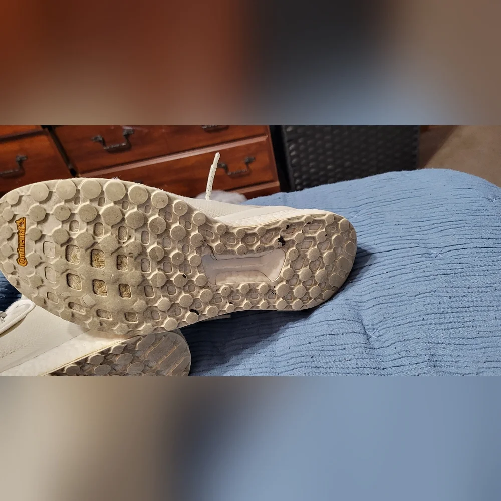 Shoes - Picture 2 of 8
